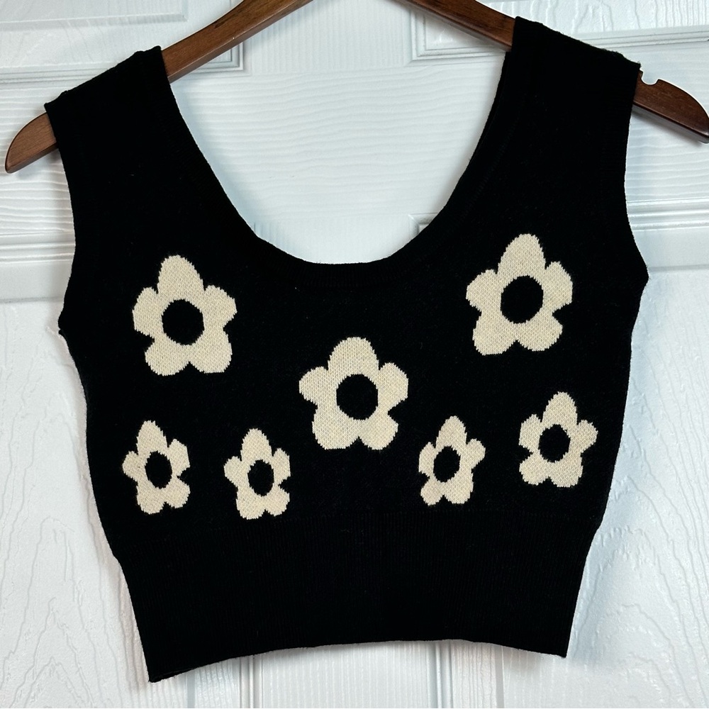 Stella Dallas Daisy Dove‎ Tank Black XS Floral Knit Sweater Vest NWT $55